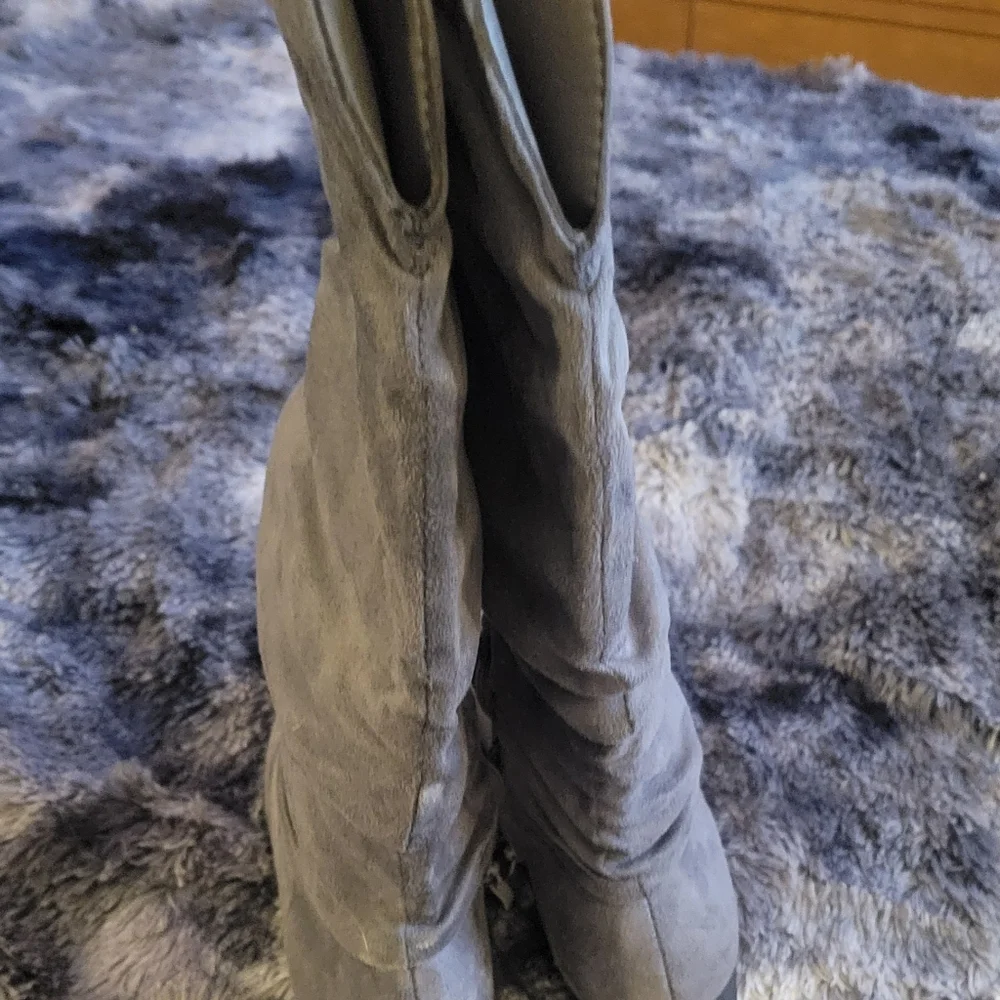 Women's Grey Suede Boots